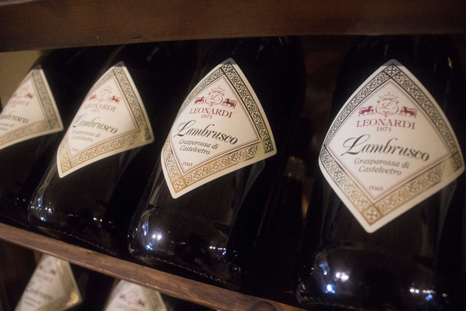 Perlende Lambrusco-vin produceret på druer fra Leonardis egen vingård